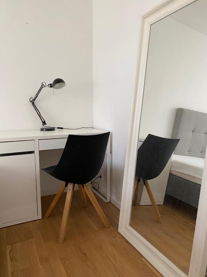 Exclusive 2 Level Etage Next To Arlanda-City Metro ストックホルム エクステリア 写真