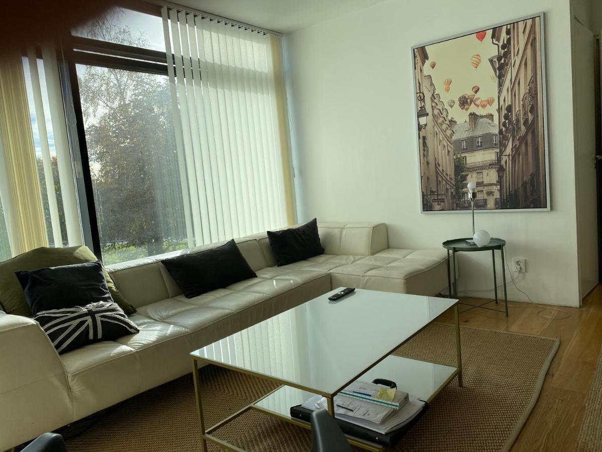 Exclusive 2 Level Etage Next To Arlanda-City Metro ストックホルム エクステリア 写真