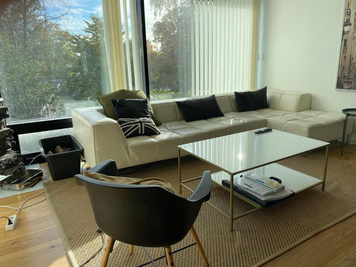 Exclusive 2 Level Etage Next To Arlanda-City Metro ストックホルム エクステリア 写真
